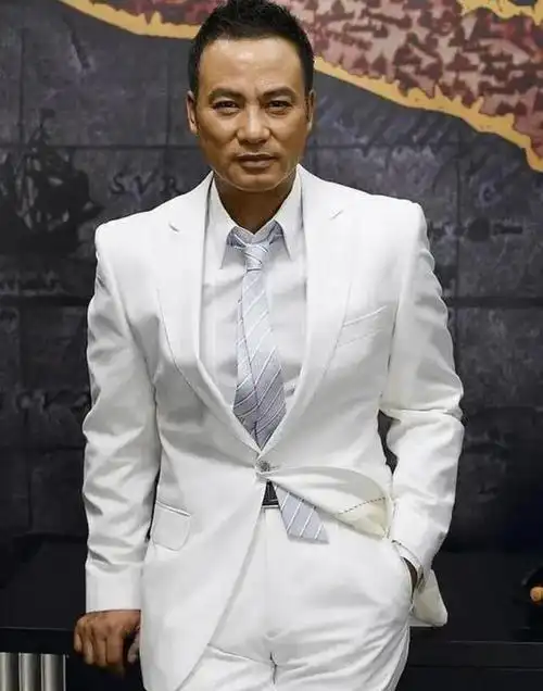 任达华:娶小12岁琦琦,结婚26年生一女,女儿貌美如花