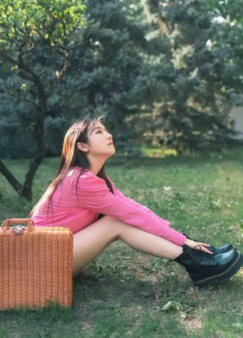 原创李兰迪太招人喜欢了穿粉色长袖衫配短裤秀漫画腿美成初恋