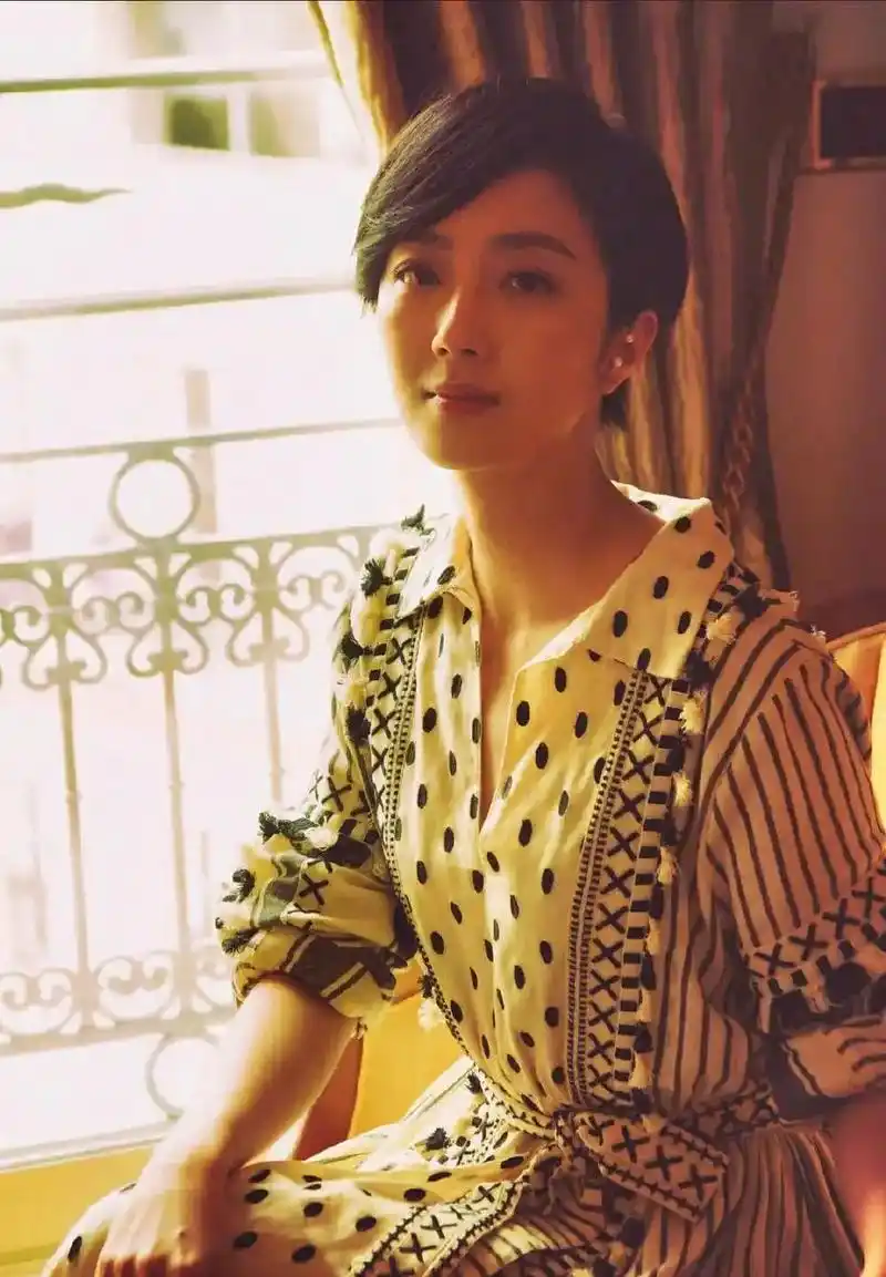 在周迅和桂纶镁之间犹豫了好久,最终把短发女演员top1这一票 - 抖音