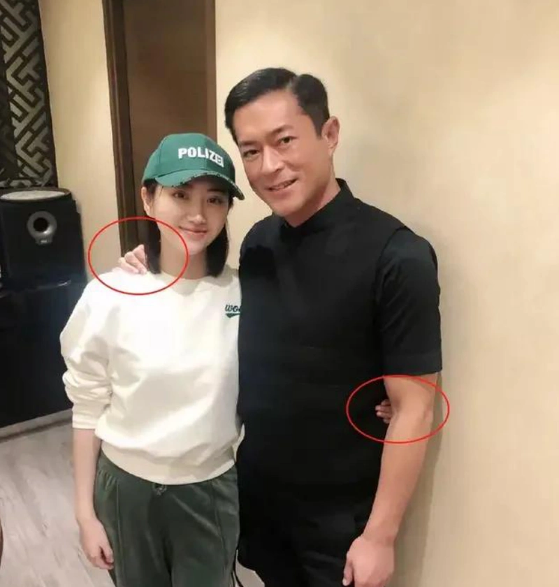 景甜古天乐合照曝光,两人举止亲密,评论区的评论却是这样