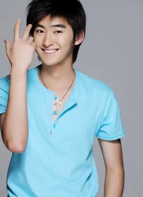 一手遮天张翰从王思聪手里抢来战狼2剧组里权利比导演大