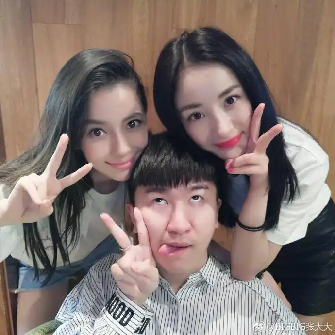 张大大和baby杨幂比v合影卖萌关系超好