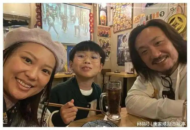 12岁女儿献唱罕露脸,姐弟长相随父|红馆|张学友|粤语歌曲|华语歌手