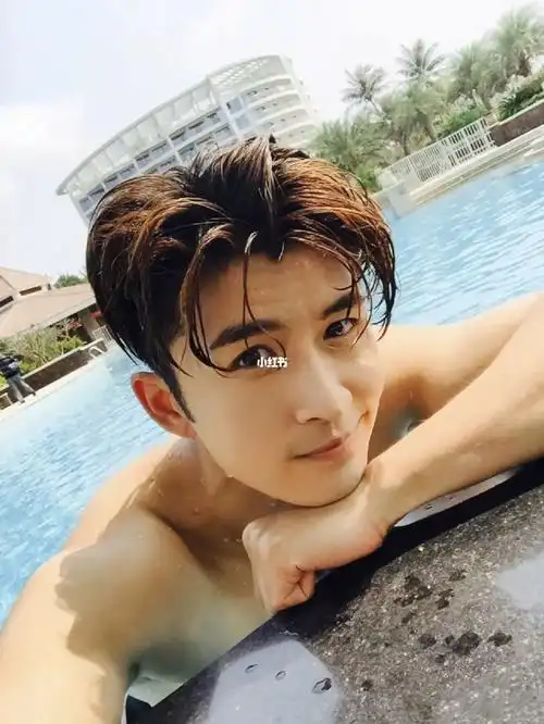 早上犯病了别管)以前还有的腹肌胸肌看现在都没有了居然还"质问"我们