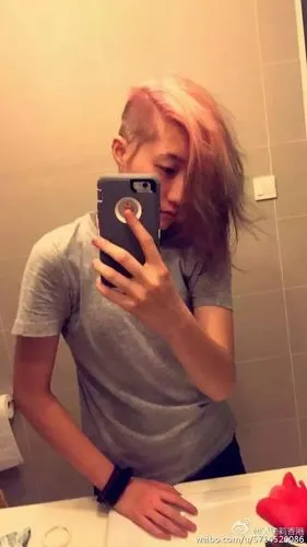 18岁辍学抽烟还被生母家暴?