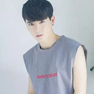 男生两边剃掉平刘海发型展示 修颜帅气尽显潮男本色