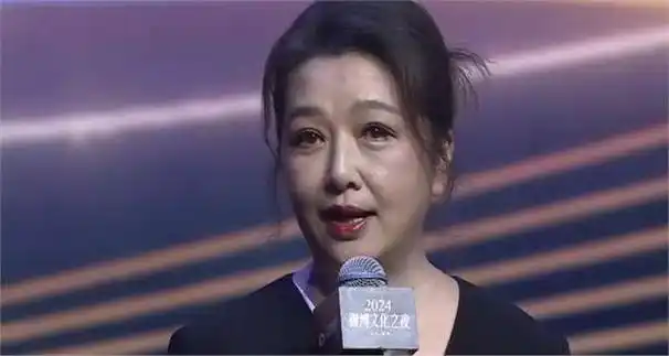 江珊医美后引热议:脸部浮肿眼睛变宽,网友惊呼气质依旧