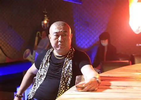 社会大哥照片_万图壁纸网