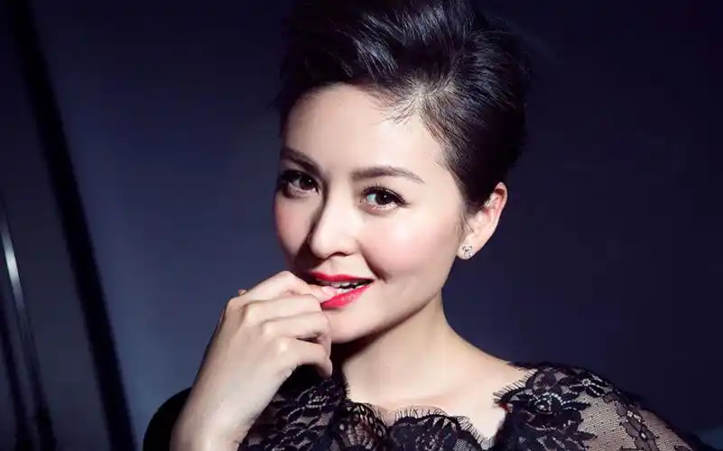 戴娇倩红唇诱惑写真高清桌面壁纸