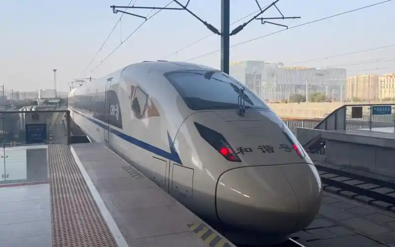 【中国铁路】电局稀有货crh3a重联南京南站出站