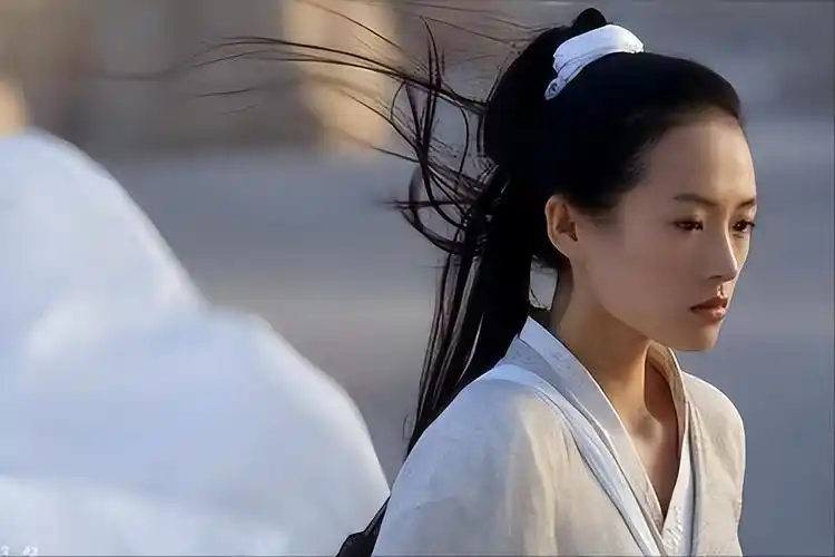 回顾章子怡与汪峰离婚不到一年官宣喜讯网友称重生的国际章