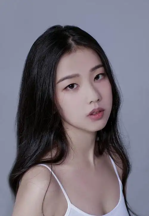 左卓白色背心迷人性感写真