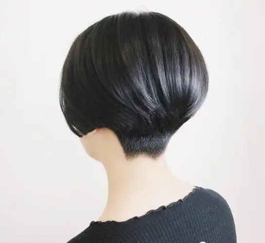 春天流行"推后边"超短发,春天你推了吗!