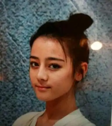 图迪丽热巴图片素颜照曝光其男友疑被扒