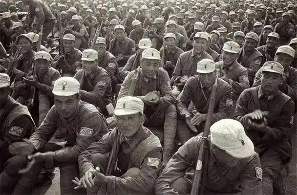 百团大战中,一发子弹从陈锡联胳膊和身体间穿过,击中政治部主任