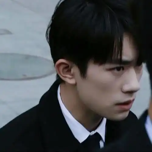 超受欢迎的易烊千玺微信帅气头像