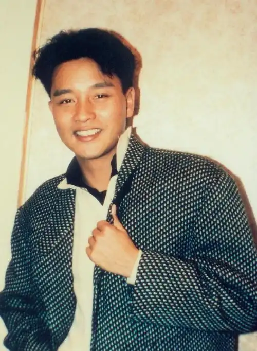 哥哥张国荣早期照片,没离开过