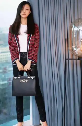 女星穿搭榜第一的倪妮,不仅时尚前卫,风格还特别接地气