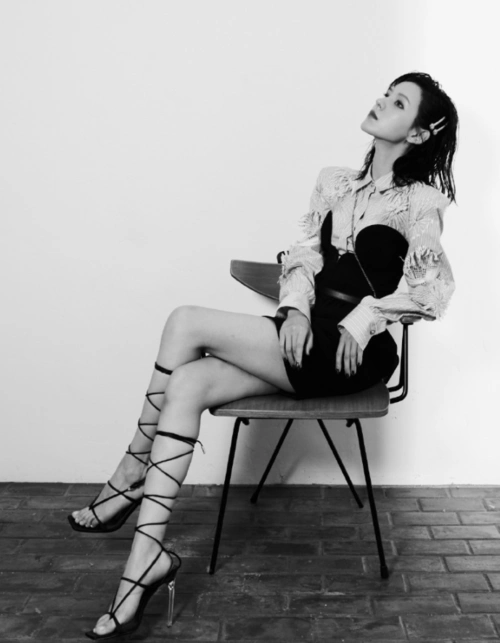 有种个性叫张予曦的高跟鞋,电线都能当鞋穿,没有她这腿模仿不来