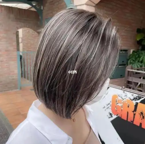 想染个性设计染又怕全头漂发的那一定要试试这个设计光线染,欧美风