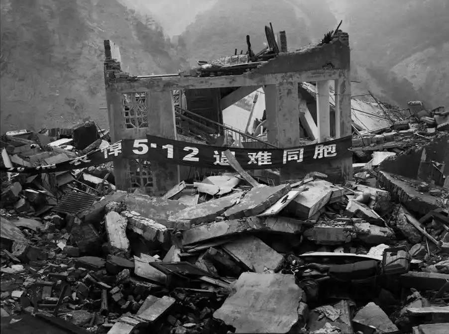 摄影师何以止伤许海峰的2008汶川地震纪实