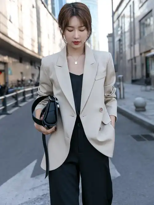 高级感炸街小西服女米色外套春秋2022今年流行休闲西装设计感小众