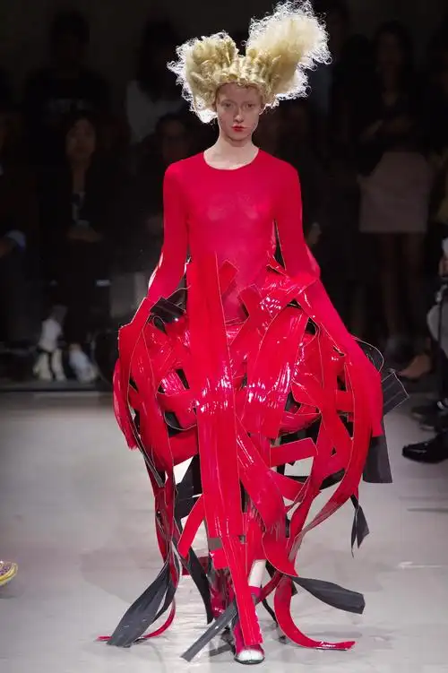 2015春夏巴黎女装成衣走秀照片 comme des garcons