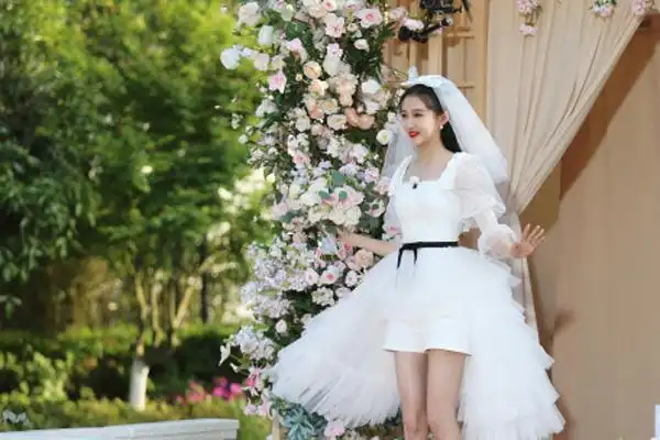 奔跑吧女嘉宾穿婚纱是第几期angelababy与关晓彤穿着婚纱亮相