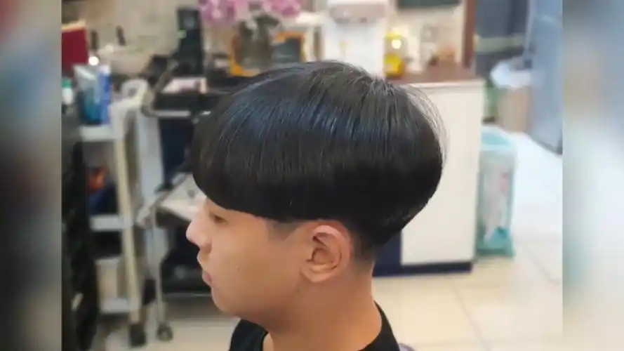 年轻小伙剪款锅盖头真帅气