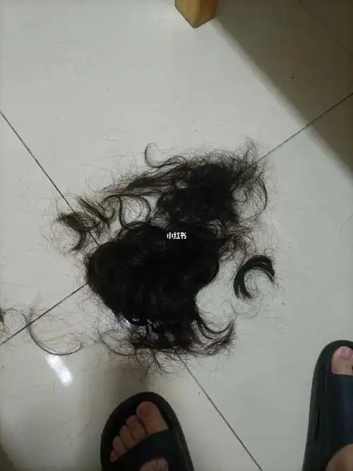 隔离在家的剧组化妆师帮我把头发剪了