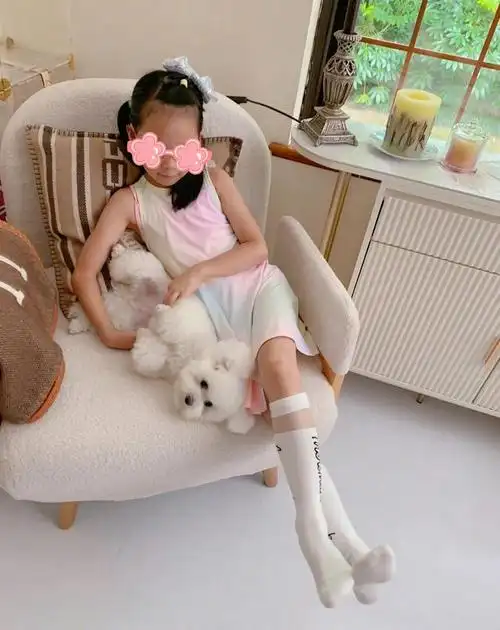 近日,伊能静晒自己大儿子和女儿的合照,好有爱的合照呀,伊能静还表示