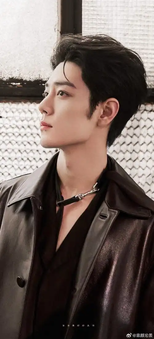 肖战壁纸超话#肖战#你温柔的样子,像阳光一样暖,你是无意来的风,明亮