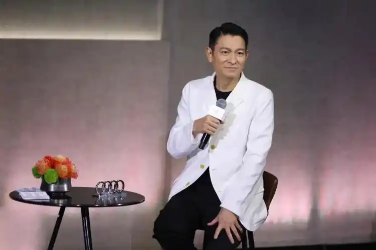 从营销到产品的全维度年轻化奥迪携手刘德华与青年人共赴新境