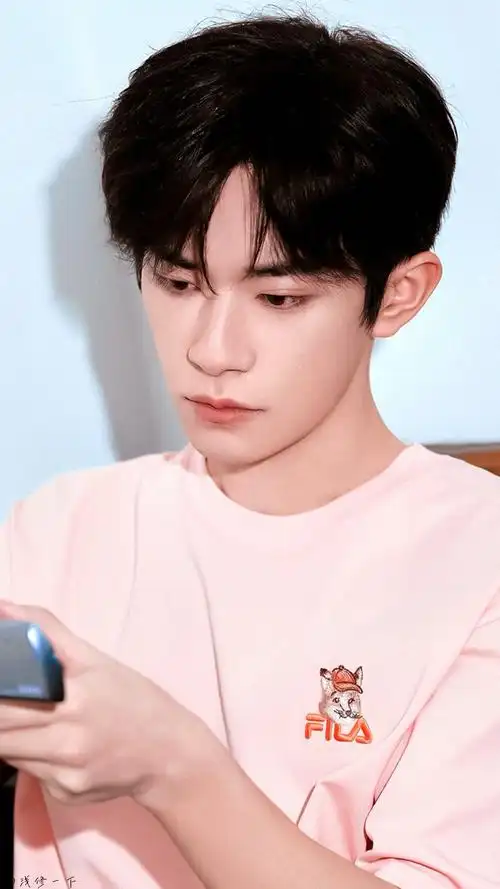 易烊千玺fila品牌全球代言人# 
和粉粉嫩嫩的玺玺一起迎接即将到来的