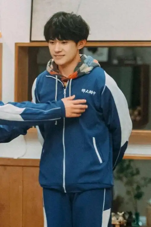 易烊千玺校服合集,校园里的校草本草没错了!