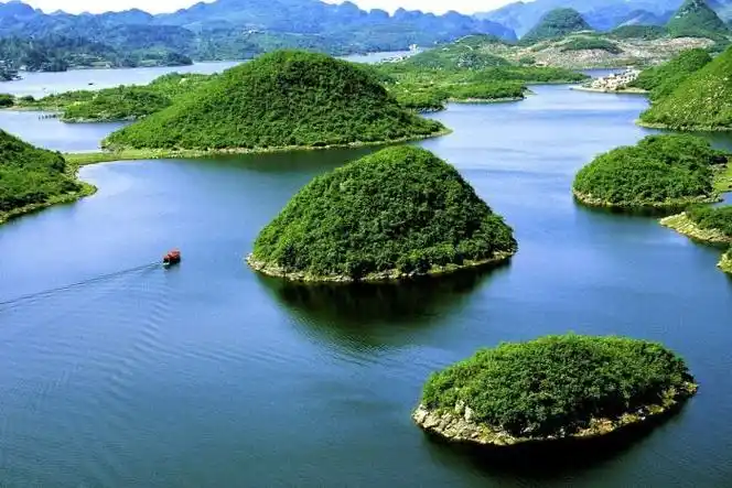 贵阳市区花果园兰花广场,火车站至贵安新区云漫湖生态度假公园的一站