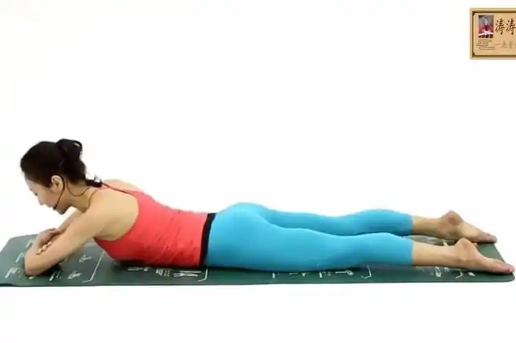 瘦腿燃脂塑形动作,每天趴在床上可以练习,好身材要练习