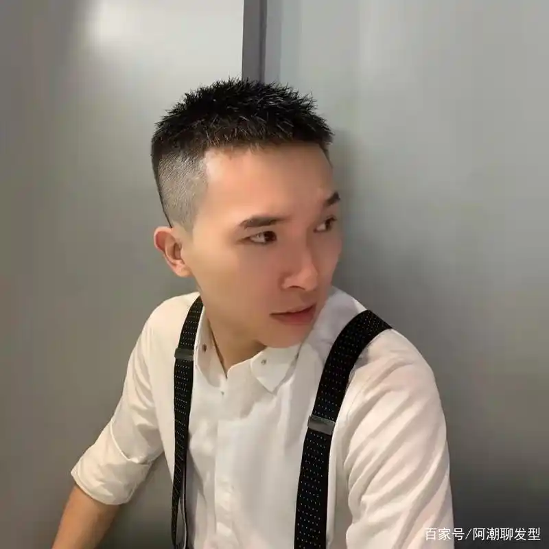 3款"不烫不染"也很帅的男生发型推荐,剪完时髦个性显年轻!