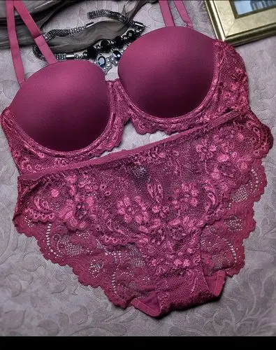 【艾舒客】文胸 内裤 欧美轻奢性感深v文胸套装 刺绣蕾丝花边聚拢半杯