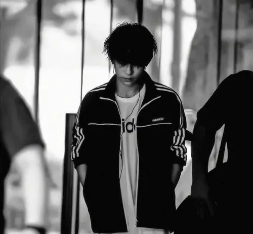 易烊千玺头像 九宫格