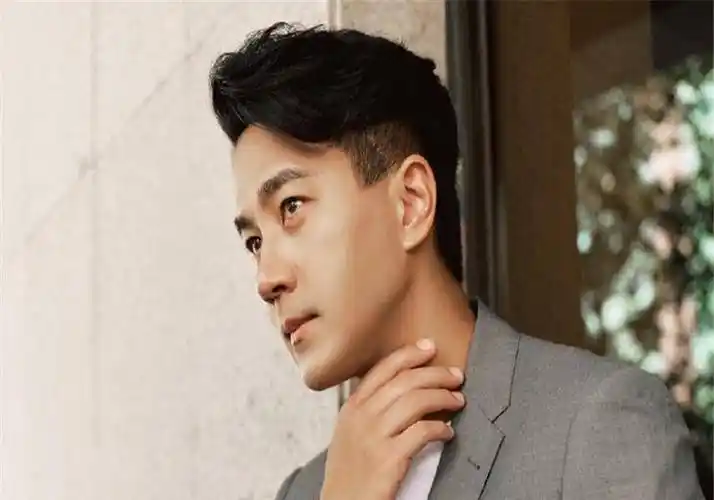 杨幂刘恺威关系闹掰?小糯米正脸被人拍到,无意带女儿上亲子节目.