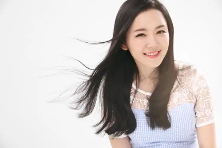 爱情完整歌词相信爱情歌曲简介《相信爱情》是一首由庄心妍演唱的歌曲