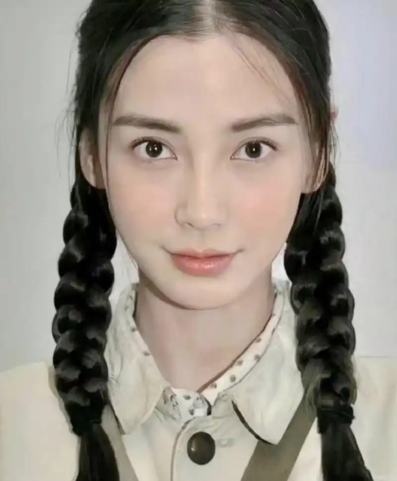杨颖这张素颜照真的美到我了,五官皮肤都是上上乘,为什么黄晓明却不