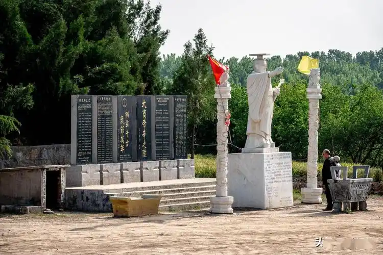 苏妲己墓淇河岸边纣王墓的后面紧挨着姜王后墓