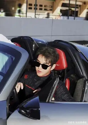 吴亦凡赛车挑战赛道新纪录