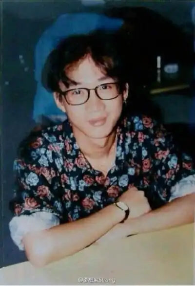 好帅,好可爱,大爱男神 黄家驹男神,女神头像一天一天不定更╮(╯_╰)