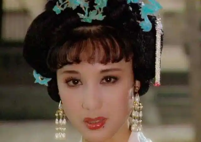 与导演同居27年没领证,63岁膝下无子,最美容妃李建群今因癌去世