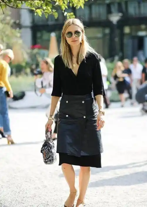 衬衫皮裙才是2021最洋气的穿搭轻松提升气质