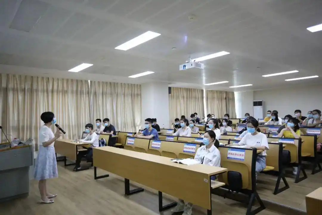 医学生鄙视链曝光专科生因出身被歧视毕业后无非三种结局