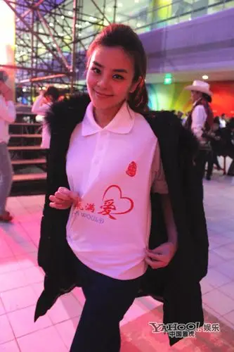 近日素有华语乐坛恋曲公主之称的著名女歌手马郁频频亮相各公益活动.